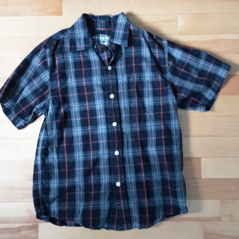 Arizona Boys size s short sleeve shirt